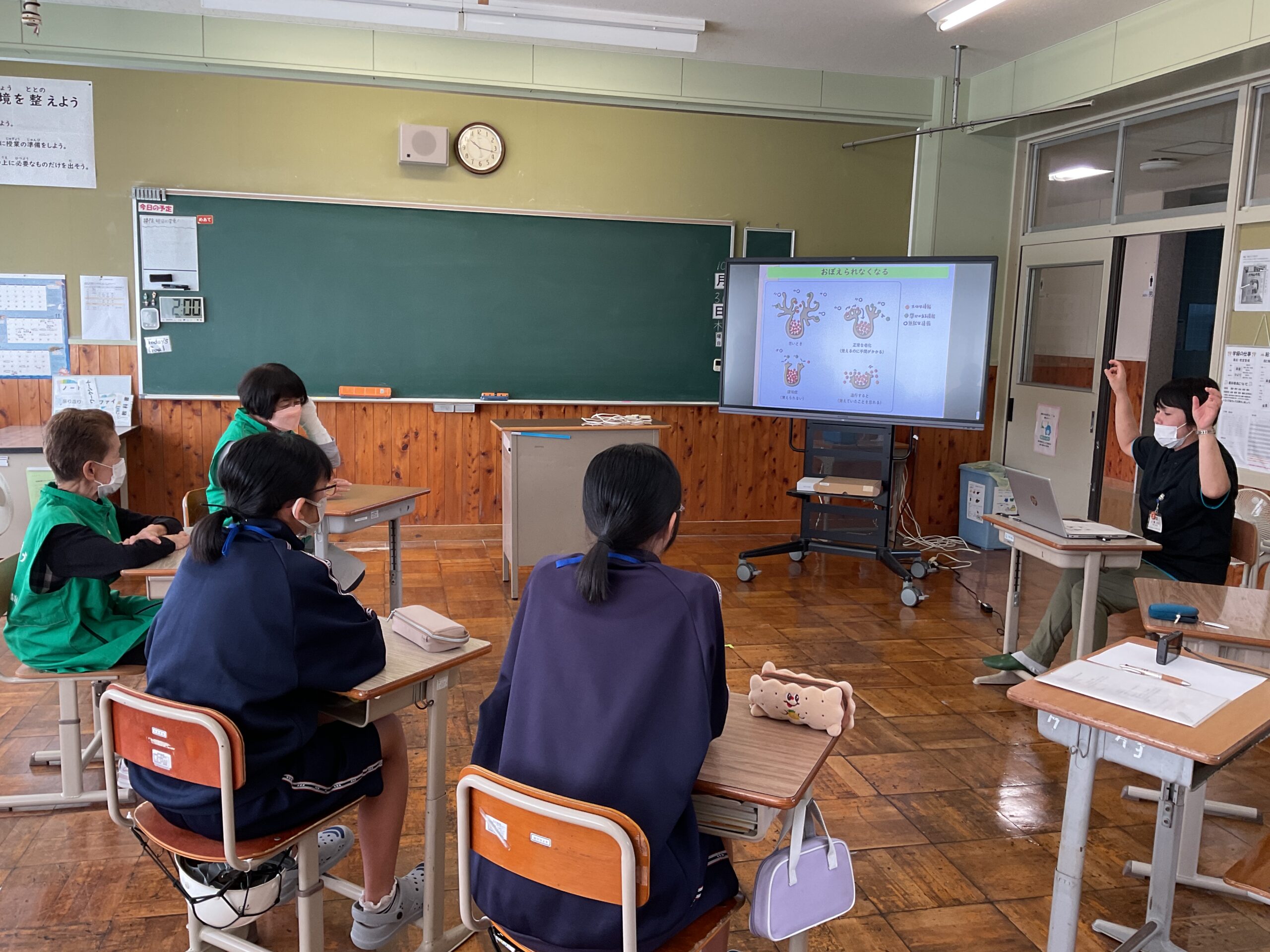 加茂中学校高齢者疑似体験
